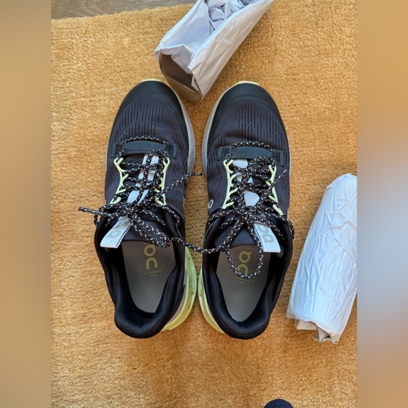 Gently worn On Cloudnova Flux Sneakers - Picture 8 of 8